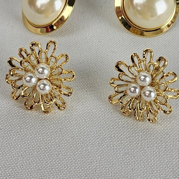 Vintage 80s Gold & Cream Flower Pierced Earrings - Picture 4 of 9